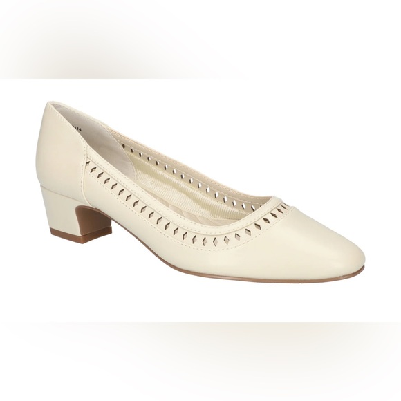 Easy Street Cream Women's Heels - Picture 1 of 6